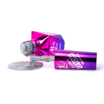 Molly Nails Flashing Holo je magnetický hybridný lak s holografickým efektom 8g