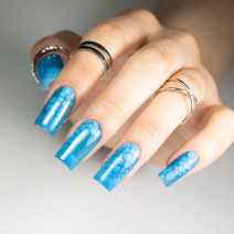 Molly Nails farebný vrchný lak Crystal Baby Blue 10g