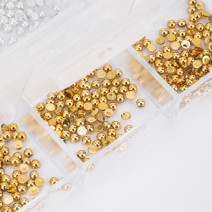 Kazetka s ozdobnými cvokmi na nechty – mix zlatej a striebornej farby