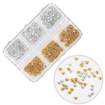 Kazetka s ozdobnými cvokmi na nechty – mix zlatej a striebornej farby