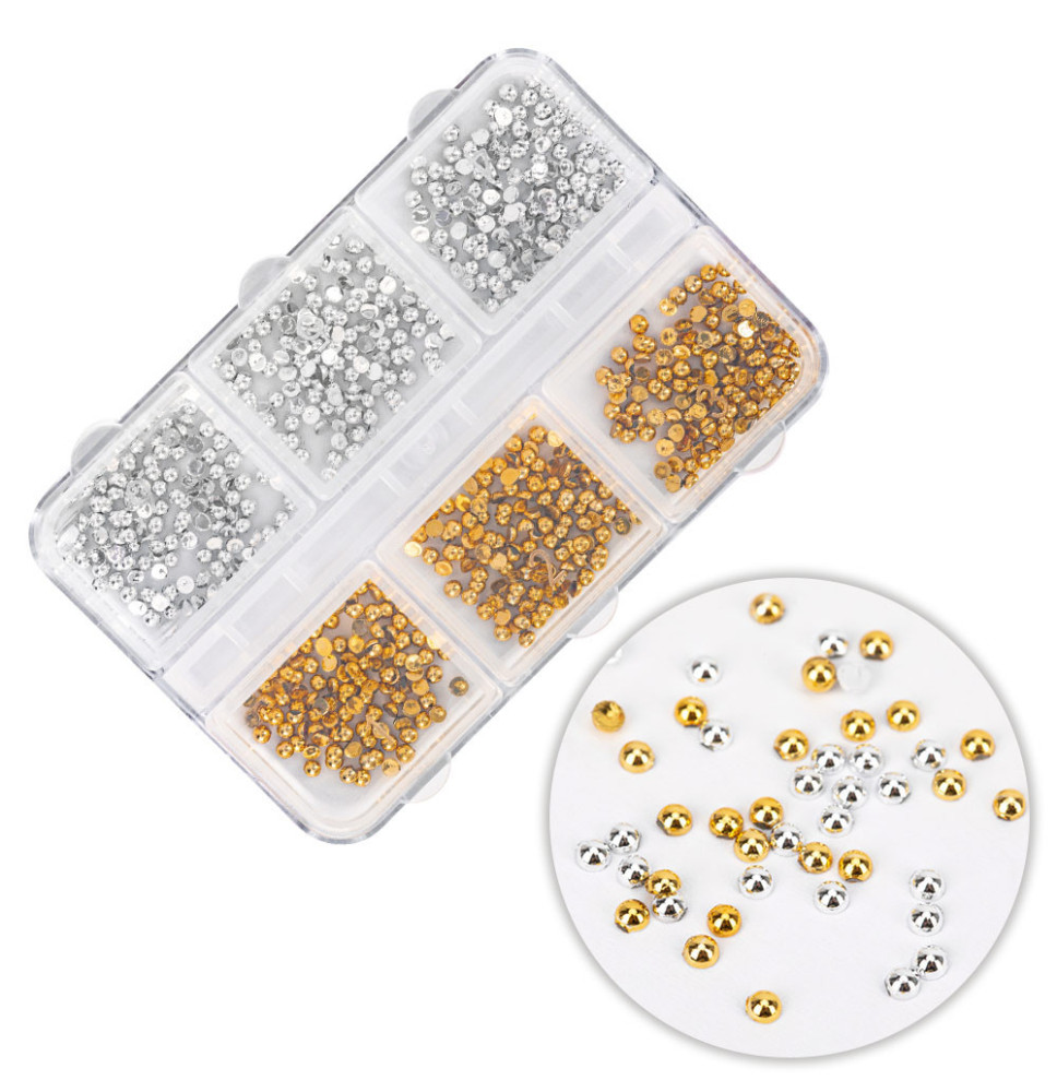 Kazetka s ozdobnými cvokmi na nechty – mix zlatej a striebornej farby