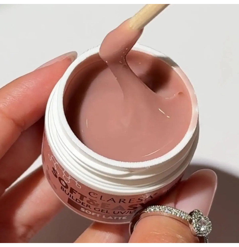Claresa Soft&Easy Soft Latte 12 g – stavebný gél na nechty nude béžový, samonivelačný